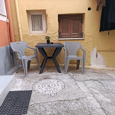 Newly Renovated Apartment Next To The Port Mantouki Eksteriør billede